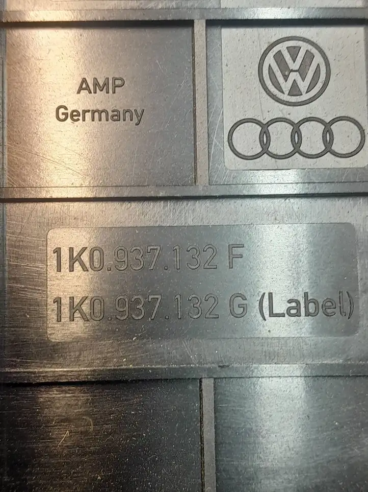 Volkswagen Caddy (2004 - 2010) 1K0937132G Крышка ящика предохранителей — фото 3