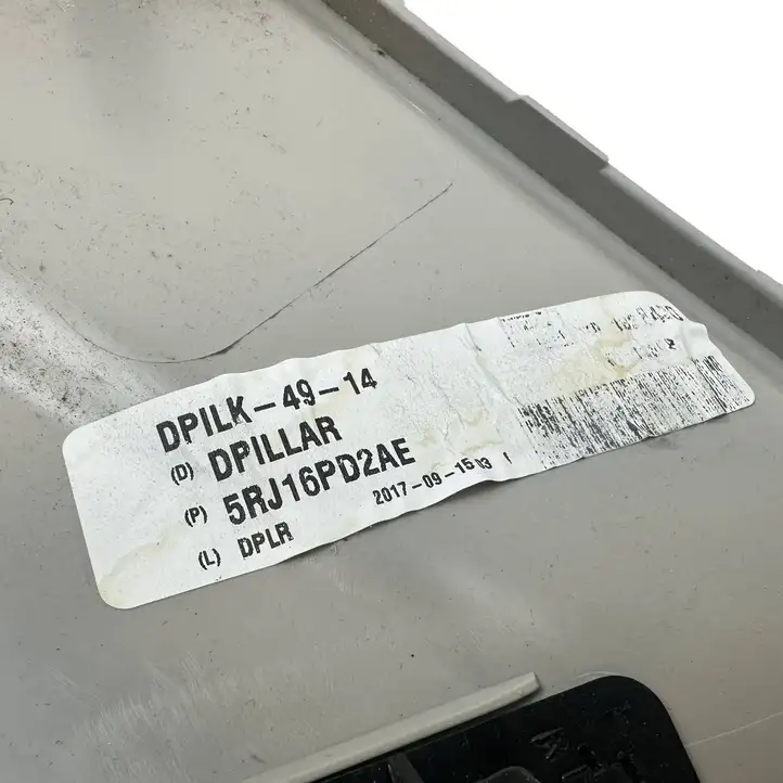 Chrysler Pacifica (2016 - ) 5RJ16PD2AE Верхняя обшивка стойки D — фото 5