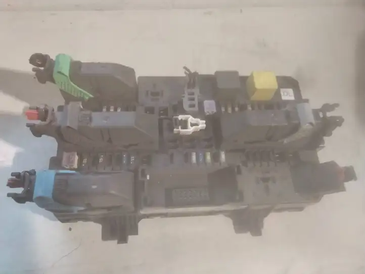 Opel Astra H (2004 - 2009) 13180775 Блок предохранителей — фото 2