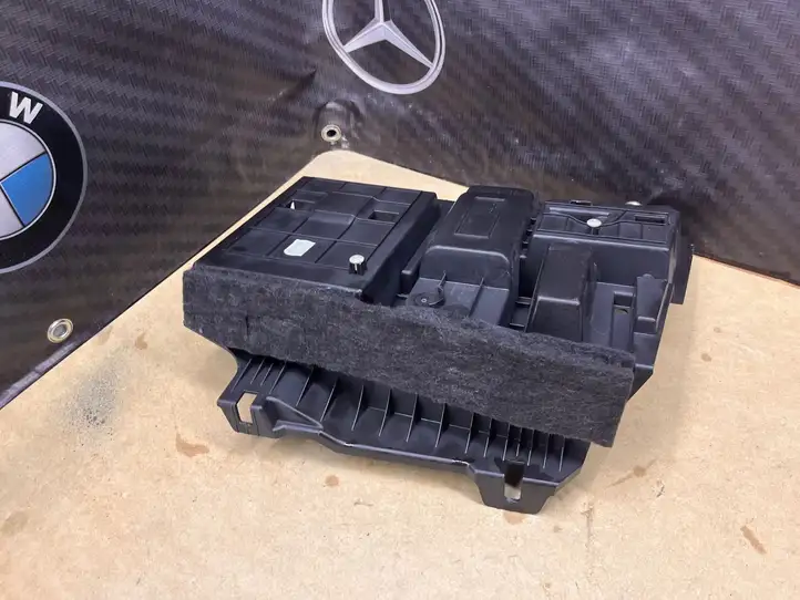 BMW 3 F30 F35 F31 (2012 - 2018) 7239176 Крышка ящика аккумулятора — фото 3