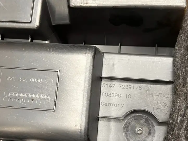 BMW 3 F30 F35 F31 (2012 - 2018) 7239176 Крышка ящика аккумулятора — фото 6