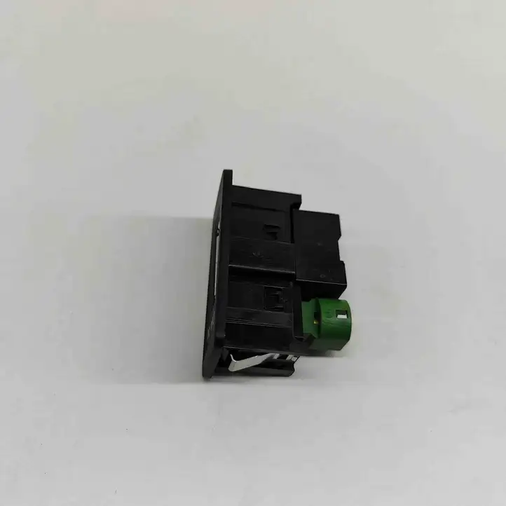 Volkswagen Golf VII (2013 - 2019) 5G0035222A AUX разъем — фото 2