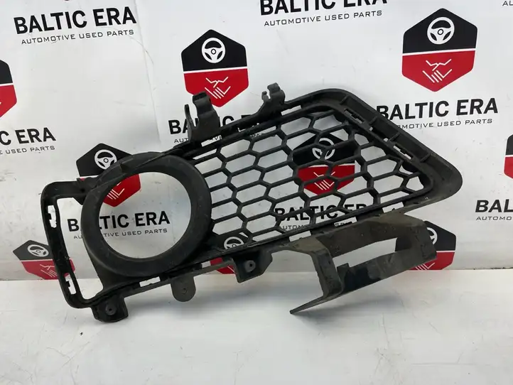 BMW 3 F30 F35 F31 (2012 - 2018) 8062632 Решетка противотуманной фары — фото 1