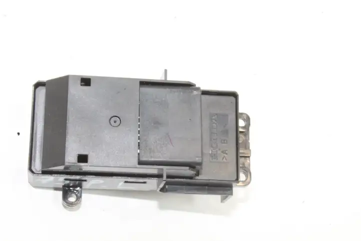 Honda CR-V (2009 - 2012) Кнопка стеклоподъемников — фото 3