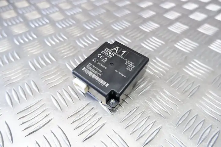 Toyota Corolla E210 E21 (2018 - ) 897B002060 Блок управления центральным замком — фото 4