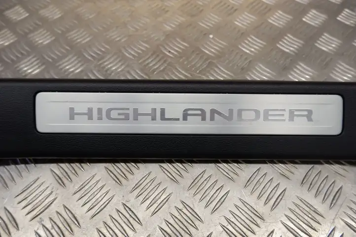 Toyota Highlander XU70 (2019 - ) 679130E110 Внутренняя отделка переднего порога — фото 5