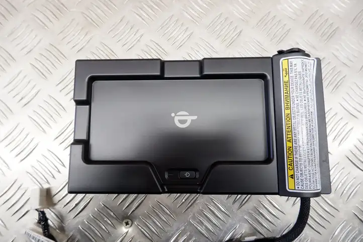 Toyota Highlander XU70 (2019 - ) 82176YY010 Модуль беспроводной зарядки — фото 12