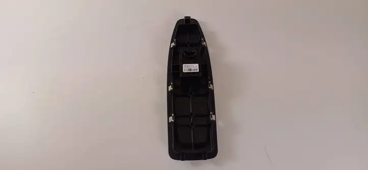 BMW 3 F30 F35 F31 (2012 - 2018) 14121810 Прочие детали салона — фото 6