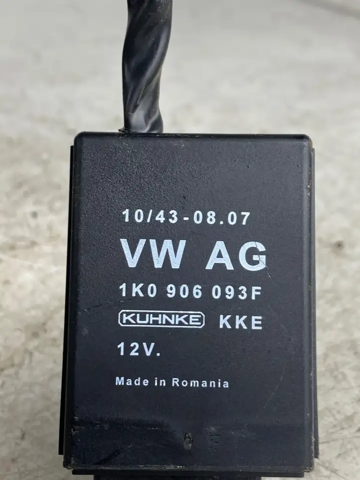Skoda Yeti (5L) (2009 - 2012) 1K0906093F Реле насоса горючего — фото 4