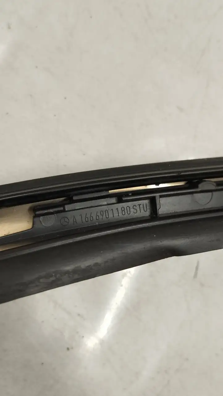 Mercedes-Benz GL X166 (2013 - 2019) A1666901180 Накладка стоек лобового стекла — фото 6
