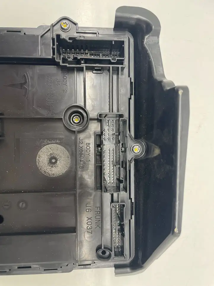 Tesla Model 3 (2017 - 2023) 156745500B Модуль комфорта — фото 3