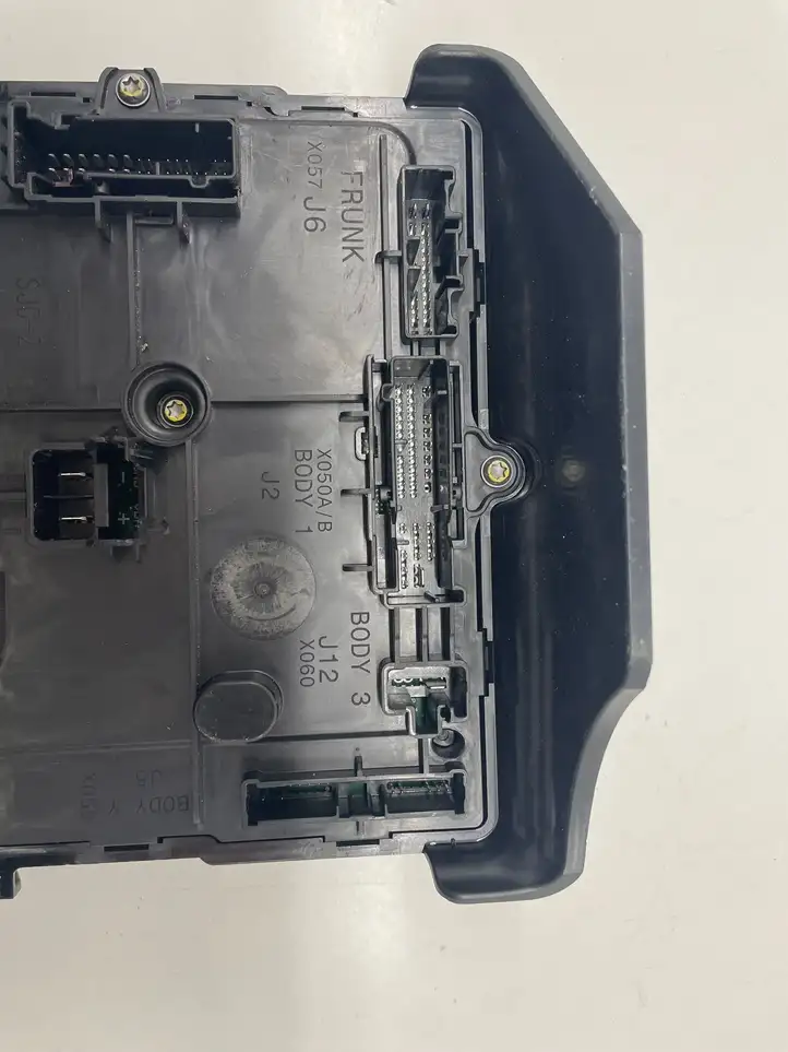 Tesla Model 3 (2017 - 2023) 156745400B Модуль комфорта — фото 2