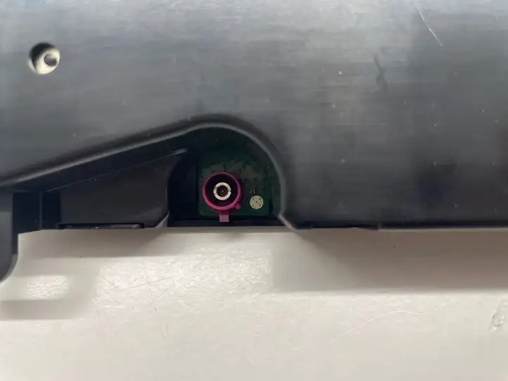 Tesla Model 3 (2017 - 2023) 158560100C Антенна Bluetooth — фото 3