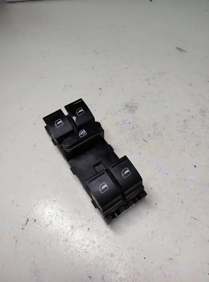 Volkswagen PASSAT B7 (2011 - 2014) 1K4959857B Кнопка стеклоподъемников — фото 1