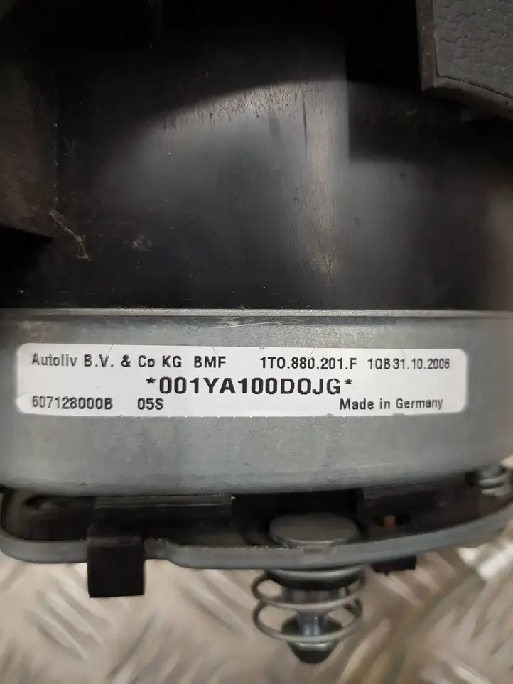 Volkswagen Touran I (2003 - 2010) 1T0880201F Подушка безопасности руля — фото 2