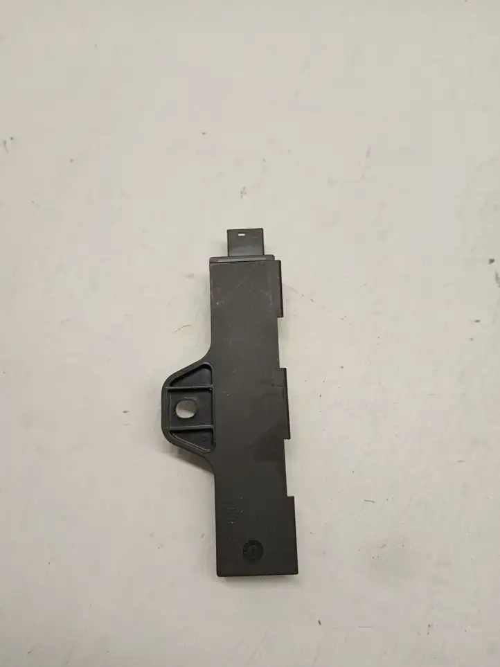 BMW 7 G11 G12 (2015 - 2022)  9220832 Антенна бесключевого доступа