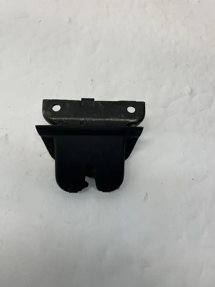 Audi A6 (2001 - 2004)   Замок задней крышки