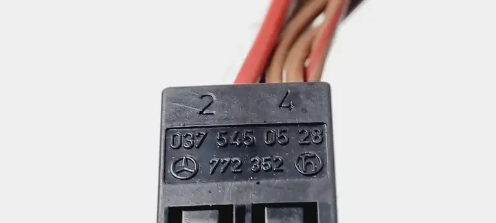 Mercedes-Benz C W203 (2000 - 2007) 0375450528 Прочая электропроводка — фото 3