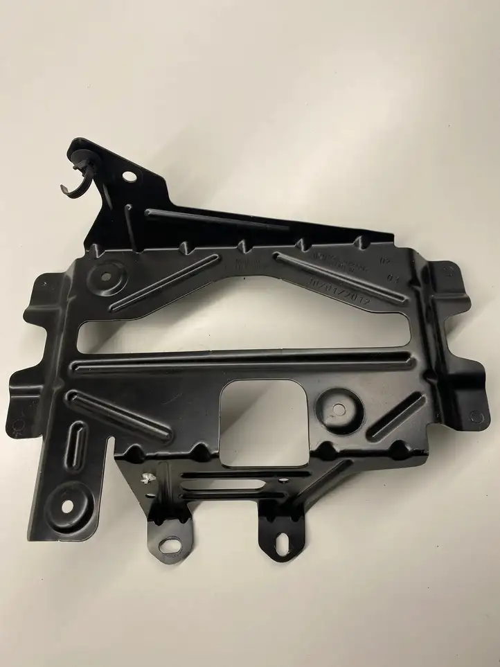BMW 6 F12 F13 (2010 - 2018) 23310110 Кронштейн усилителя звука — фото 1