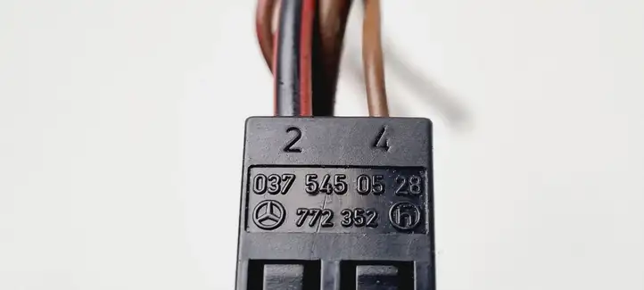 Mercedes-Benz C W203 (2000 - 2007) 0375450528 Прочая электропроводка — фото 3
