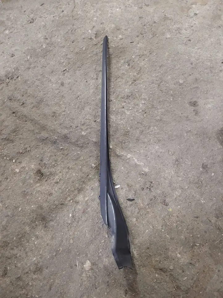 Renault Latitude (L70) (2010 - 2014) 769110017R Накладка стоек лобового стекла — фото 1