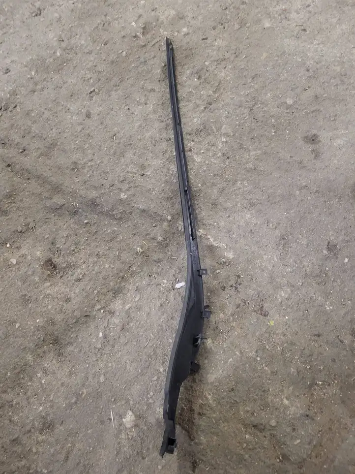 Renault Latitude (L70) (2010 - 2014) 769110017R Накладка стоек лобового стекла — фото 2