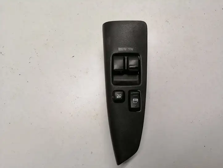 Toyota Corolla Verso E121 (2001 - 2004) Кнопка стеклоподъемников — фото 3