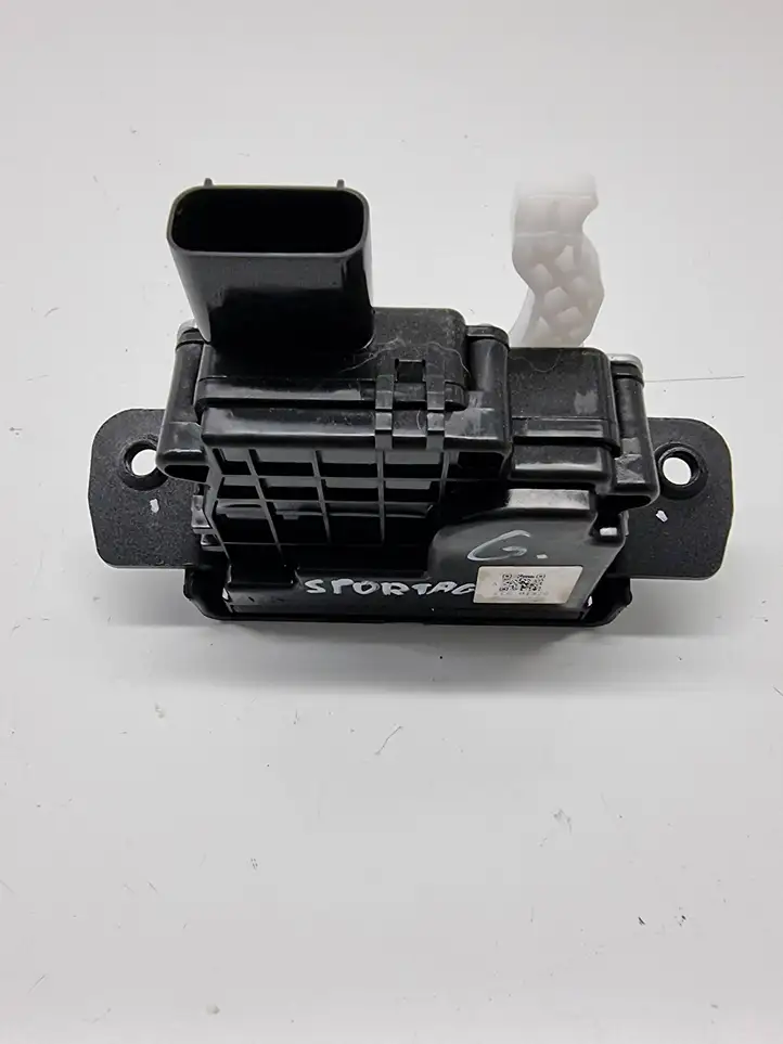 Kia Sportage (2016 - 2018) Замок крышки багажника — фото 2