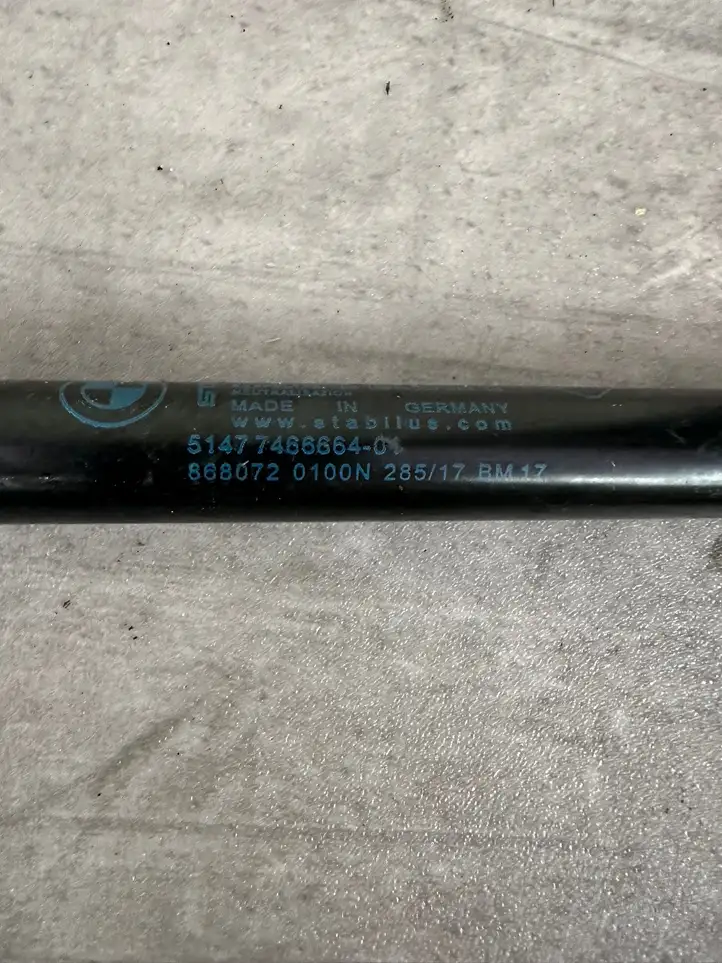 BMW 5 G30 G31 (2016 - ) 51477466664 Амортизатор крышки багажника — фото 3