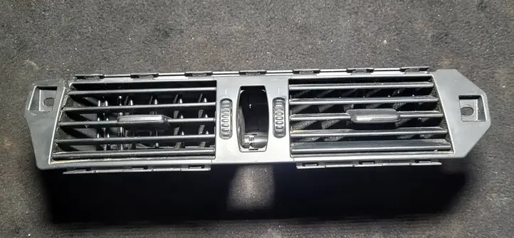 BMW 5 E60 E61 (2004 - 2010) Центральный воздушный дефлектор — фото 1