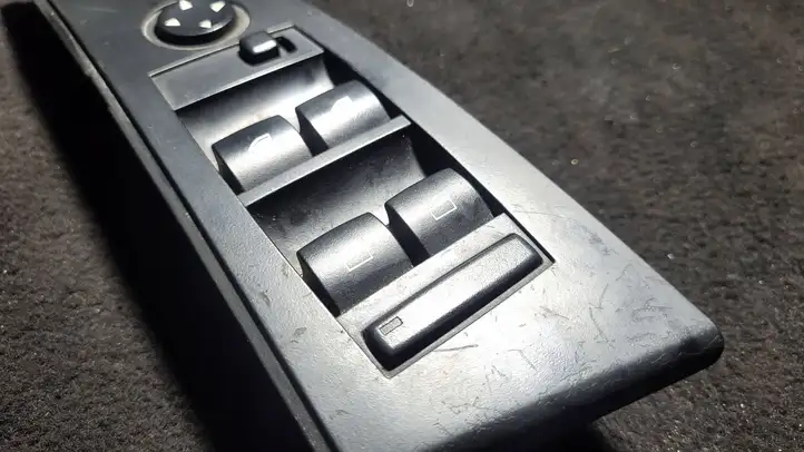 BMW 5 E60 E61 (2004 - 2010) M1021100013 Кнопка стеклоподъемников — фото 2