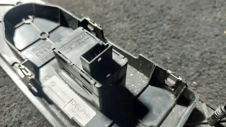 BMW 5 E60 E61 (2004 - 2010) 6951955 Кнопка стеклоподъемников — фото 3