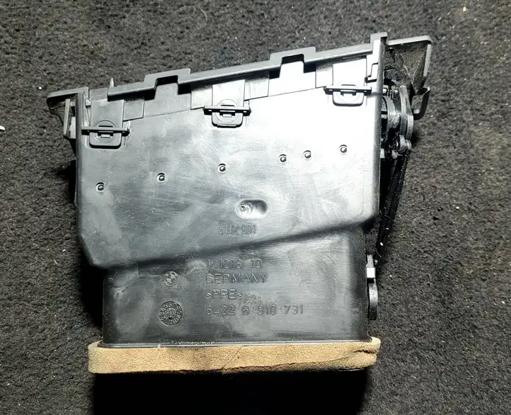 BMW 5 E60 E61 (2004 - 2010) 6426910731 Боковой воздушный дефлектор — фото 3