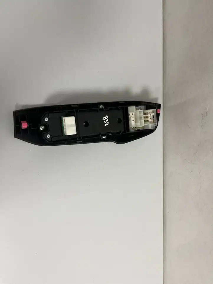 (2014 - 2017) 8404078040 Кнопка стеклоподъемников — фото 4