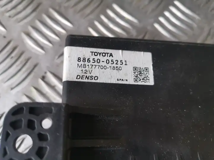 Toyota Avensis T270 (2009 - 2012) 8865005251 Прочие блоки управления — фото 2