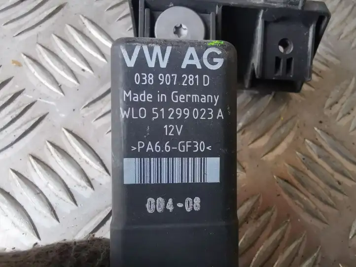 Volkswagen Caddy (2004 - 2010) 038907281D Реле накала свечей — фото 4