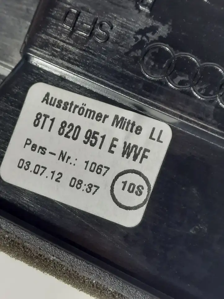 Audi A5 8T 8F (2011 - 2016) 8T1820951E Центральный воздушный дефлектор — фото 4