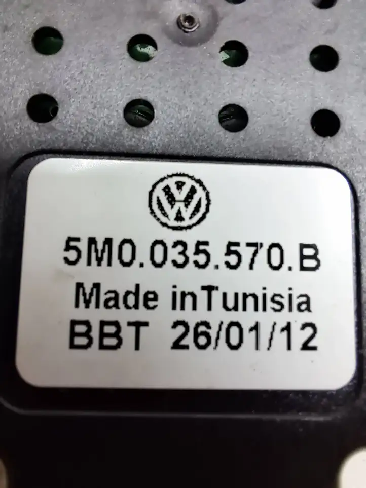 Volkswagen Golf VI (2009 - 2013) 5M0035570B Усилитель антенны — фото 3