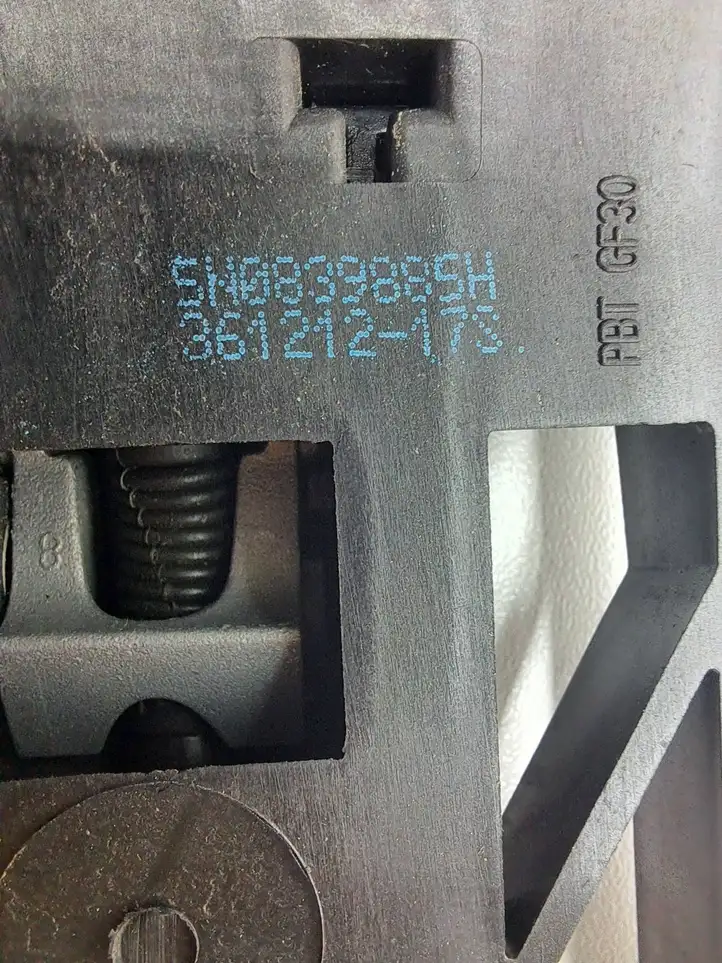 Volkswagen Golf VI (2009 - 2013) 5n0839885h Крепление наружной ручки передней двери — фото 3