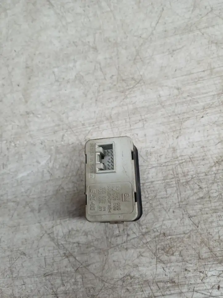 Opel Astra G (1998 - 2004) 90561086 Блок кнопок стеклоподъемников — фото 2