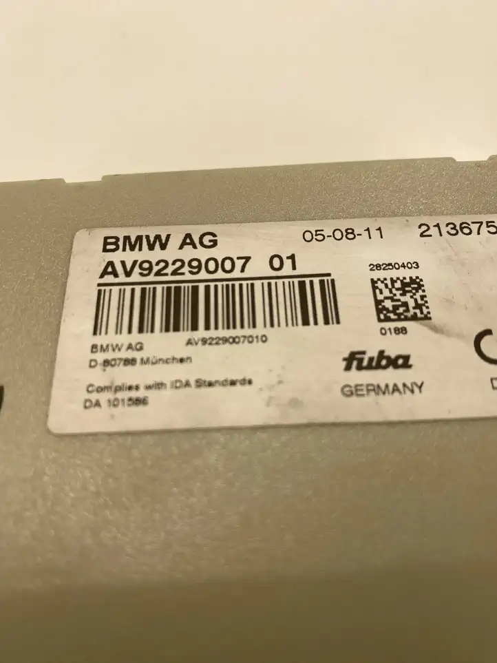 BMW 5 F10 F11 (2009 - 2016) 9229007 Усилитель антенны — фото 3