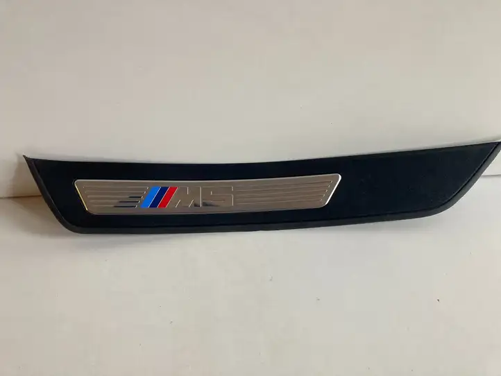 BMW 5 F10 F11 (2009 - 2016) 51478050043 Внутренняя отделка переднего порога — фото 1