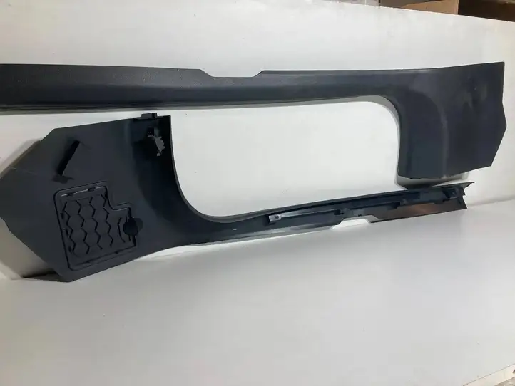 Mercedes-Benz C W205 (2014 - 2021) A2056861136 Внутренняя отделка переднего порога — фото 2