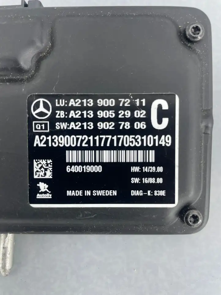 Mercedes-Benz E W213 (2016 - ) A2139052902 Камера в лобовом стекле — фото 3
