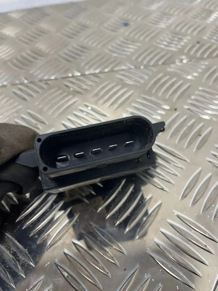 Audi Q5 SQ5 (2008 - 2012) 8K0906093E Реле насоса горючего — фото 3