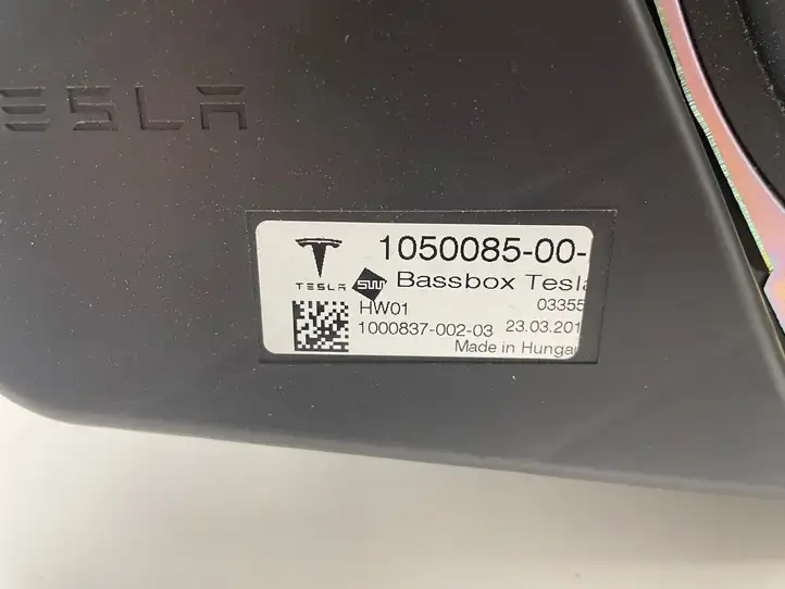 Tesla Model X (2015 - 2021) 105008500 Сабвуфер — фото 2