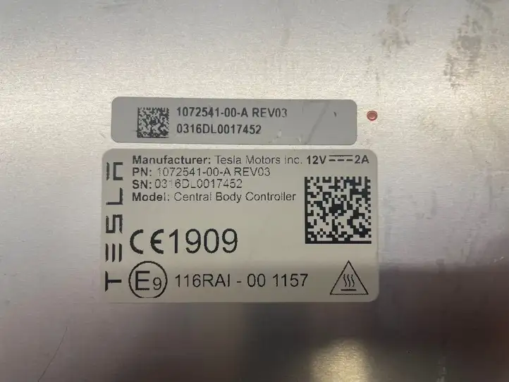 Tesla Model X (2015 - 2021) 107254100A Модуль комфорта — фото 2