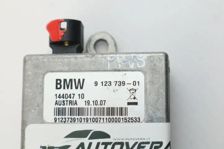 BMW 5 E60 E61 (2004 - 2010) 9123739 Усилитель антенны — фото 2
