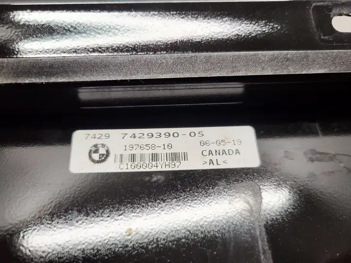 BMW X5 G05 (2018 - ) 7429390 Накладка стекла задней двери — фото 3