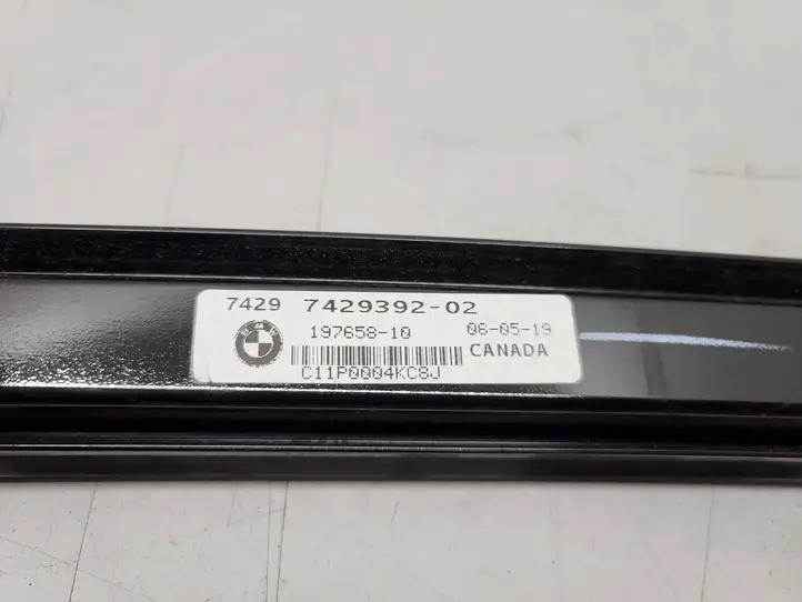 BMW X5 G05 (2018 - ) 7429392 Накладка стекла задней двери — фото 5